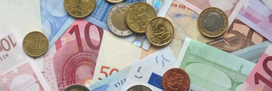 COMMISSION INCOME DISTRIBUTION, INFLATION AND MONETARY POLICY